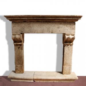 Camino antico in pietra cm.180x167h. Epoca 1500.